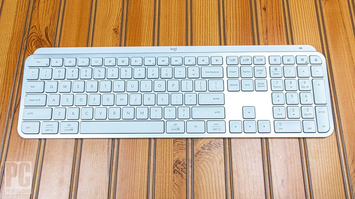SteelSeries Apex 7 TKL keyboard with an integrated OLED screen.